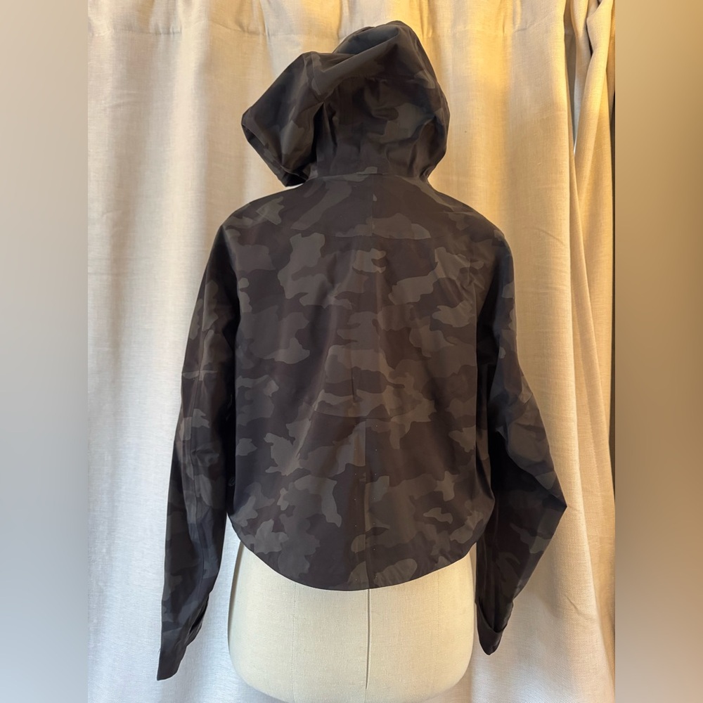 Lululemon Rain Chaser Jacket Heritage 365 Camo Dark Olive - Picture 7 of 10